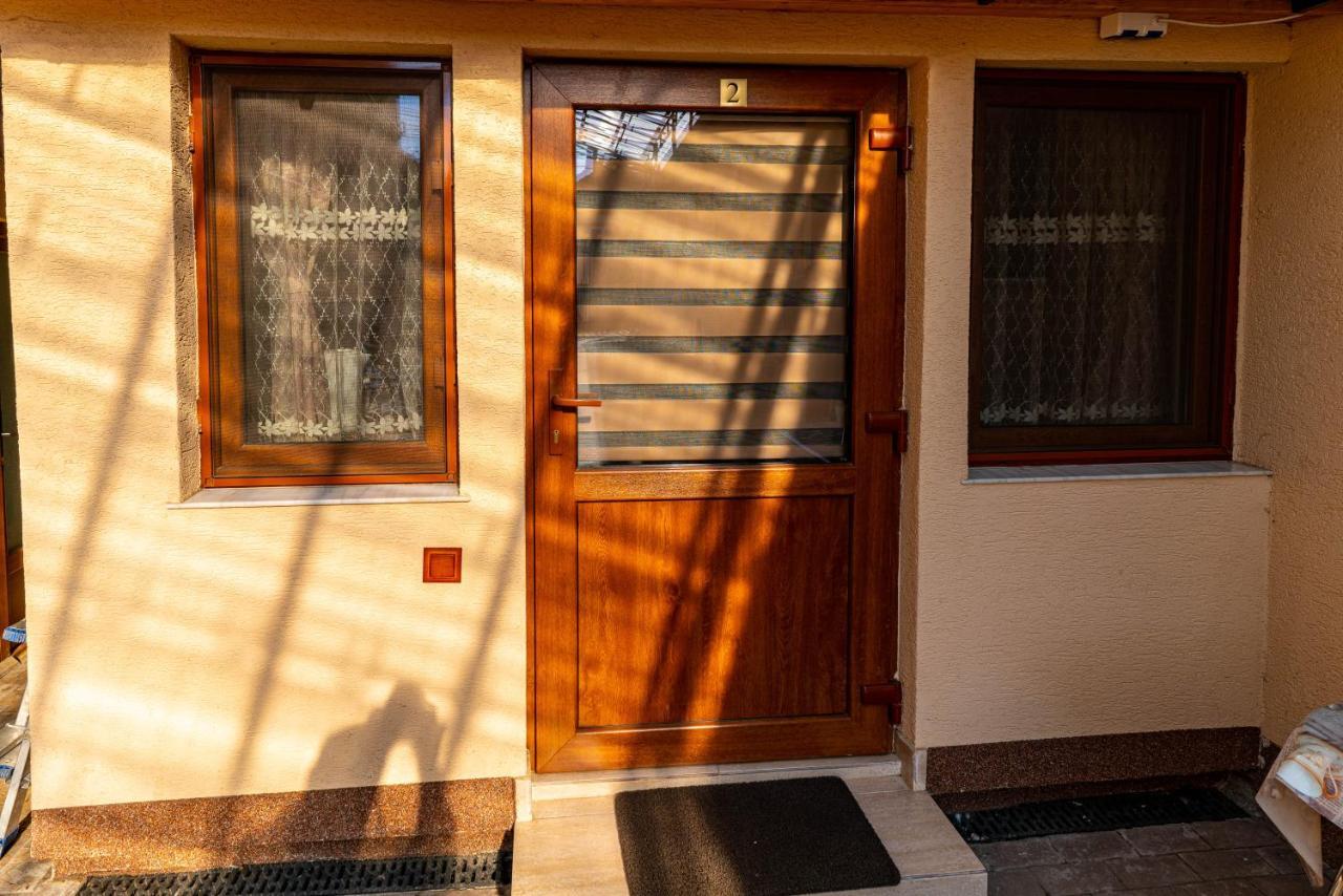 La Bebe 2 Beds Apartment Hunedoara Exterior photo